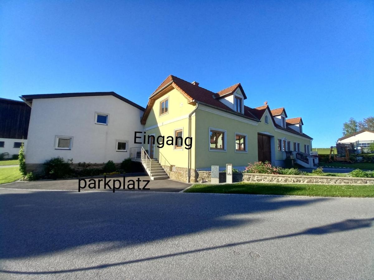 Apartment Am Alpakahof Hahn Grafenschlag Exteriör bild