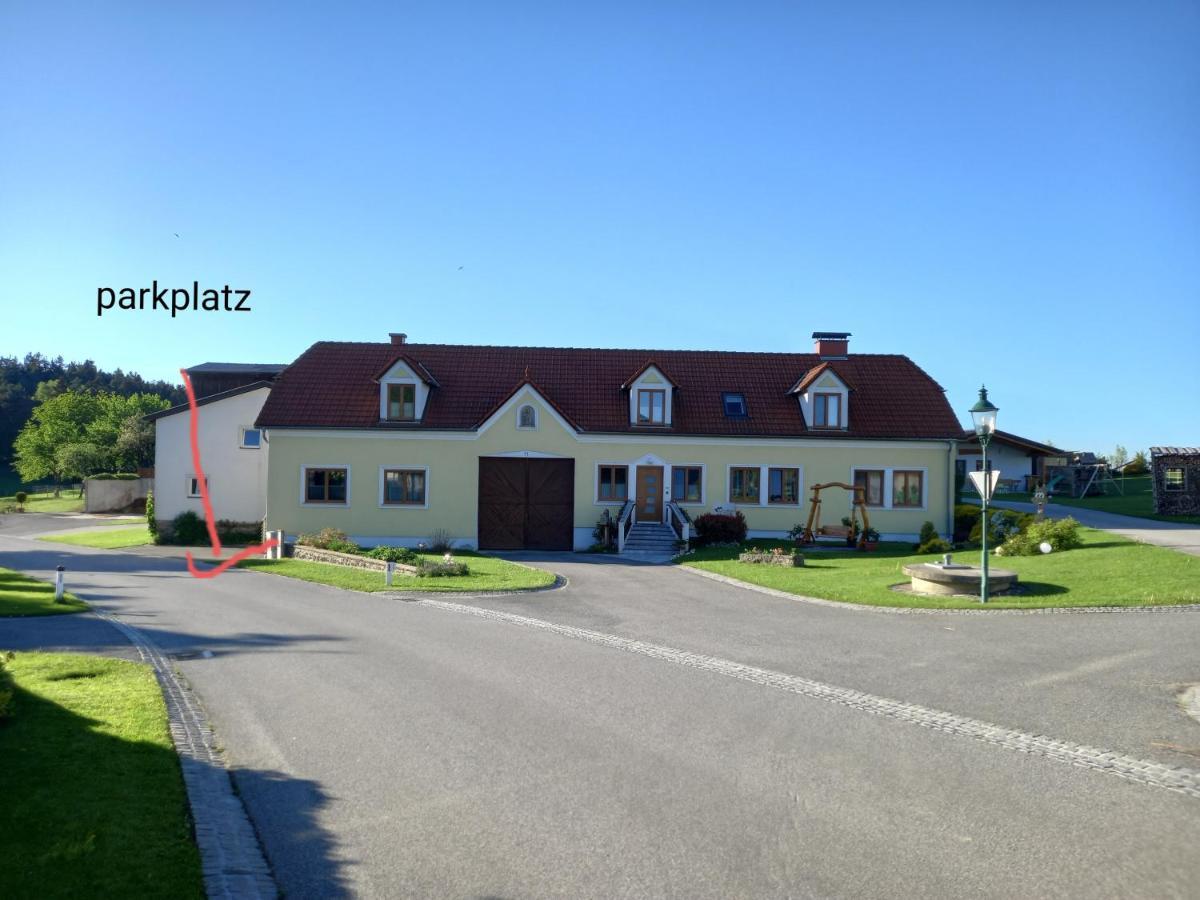 Apartment Am Alpakahof Hahn Grafenschlag Exteriör bild